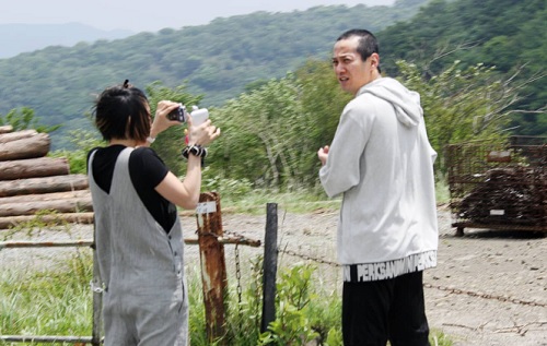 22年最新 竹財輝之助の歴代彼女は3人 嫁の藤真美穂と結婚し子供は1人 顔画像 Angel Media