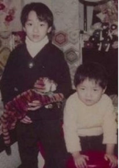 Yoshikiの幼少期からの生い立ちは壮絶 父親の死因や家族の顔画像 金スマ Angel Media